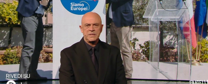 Copertina di Pd, le critiche (e l’ironia) di Crozza: “Ormai siete ‘comunisti da terrazza’. Perché non dite niente del programma?”