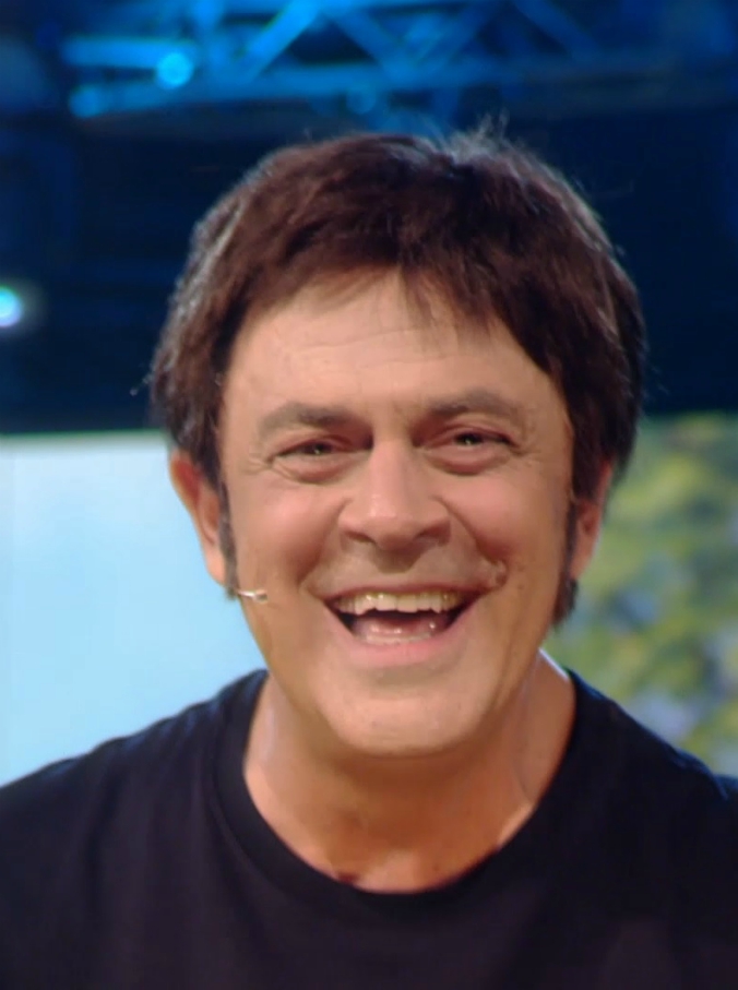 Copertina di Di Battista, l’esilarante imitazione di Crozza sul suo futuro incerto: “Ne devo parlare con Sahraaa… ma non me ne frega un c***”