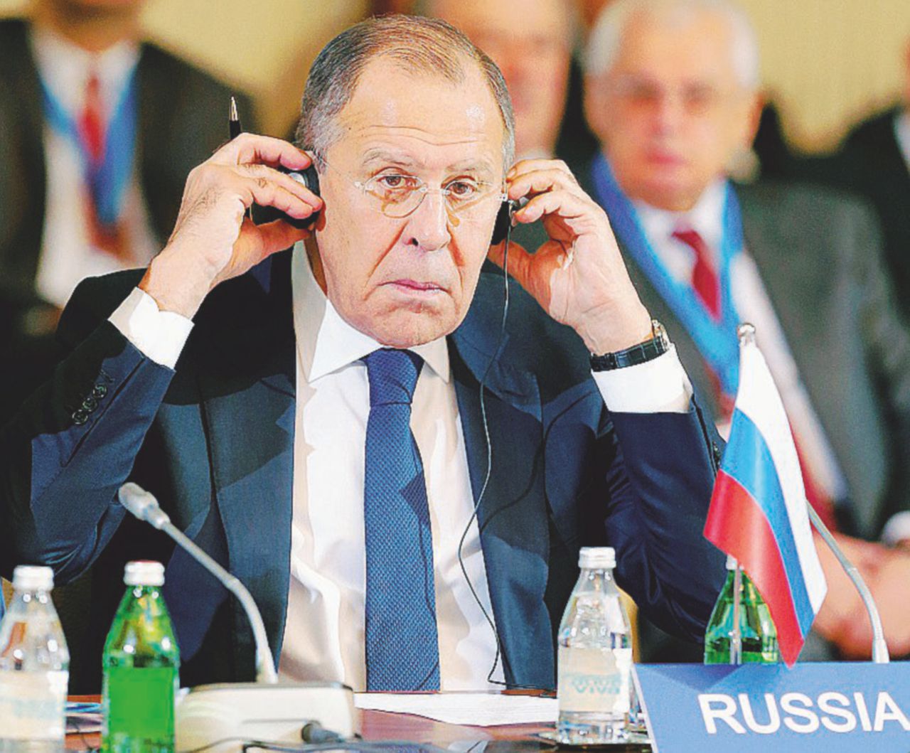 Il genio della lampada che promette di realizzare i sogni di Mosca e del Cairo