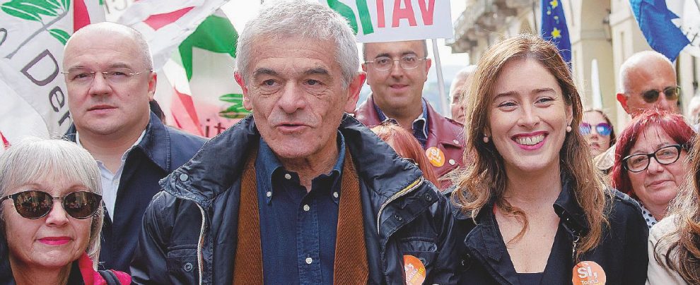 In testa - Il governatore del Piemonte Chiamparino e l’ex ministra Maria Elena Boschi - LaPresse Sì Tav, il corteo flop tra passerelle Pd e furbate politiche