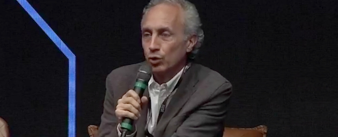 Copertina di Rai, Travaglio: “Ho visto un gigante come Freccero dover rendere conto a nani che non sanno differenza tra forno e tv”