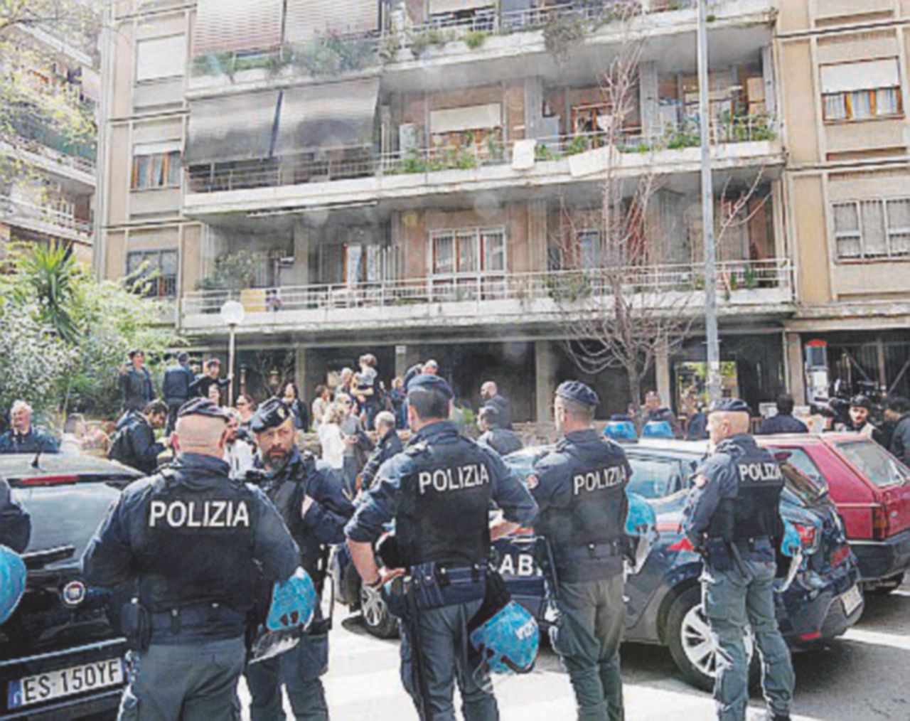 Copertina di Famiglia montenegrina cacciata dalla casa popolare: altra rivolta anti-rom guidata da CasaPound