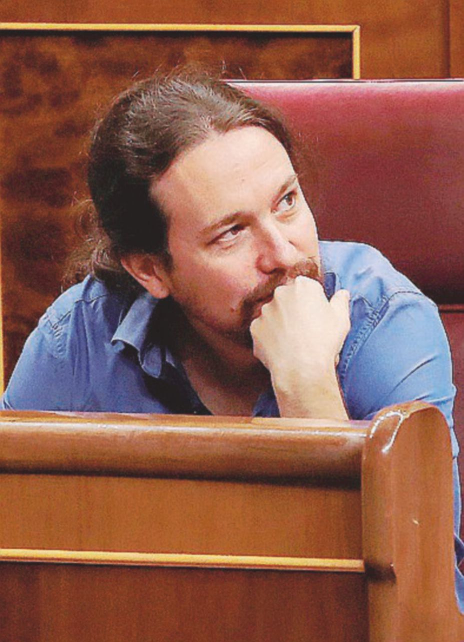 Copertina di Madrid, il governo socialista di Sánchez inguaiato dal “watergate spagnolo”