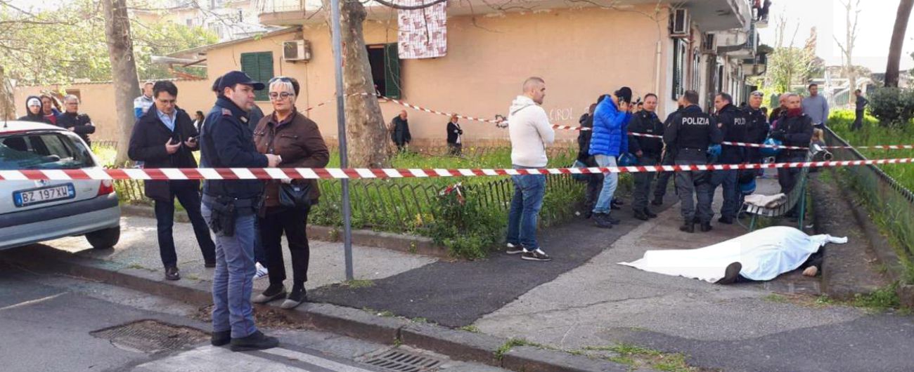 Napoli, agguato fuori da scuola nel rione Villa: ucciso un uomo e ferito il figlio davanti al nipotino di 3 anni