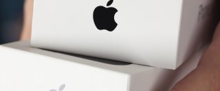 Copertina di Truffa ad Apple da 1 milione di dollari: due studenti si facevano dare iPhone nuovi e originali in cambio dei falsi