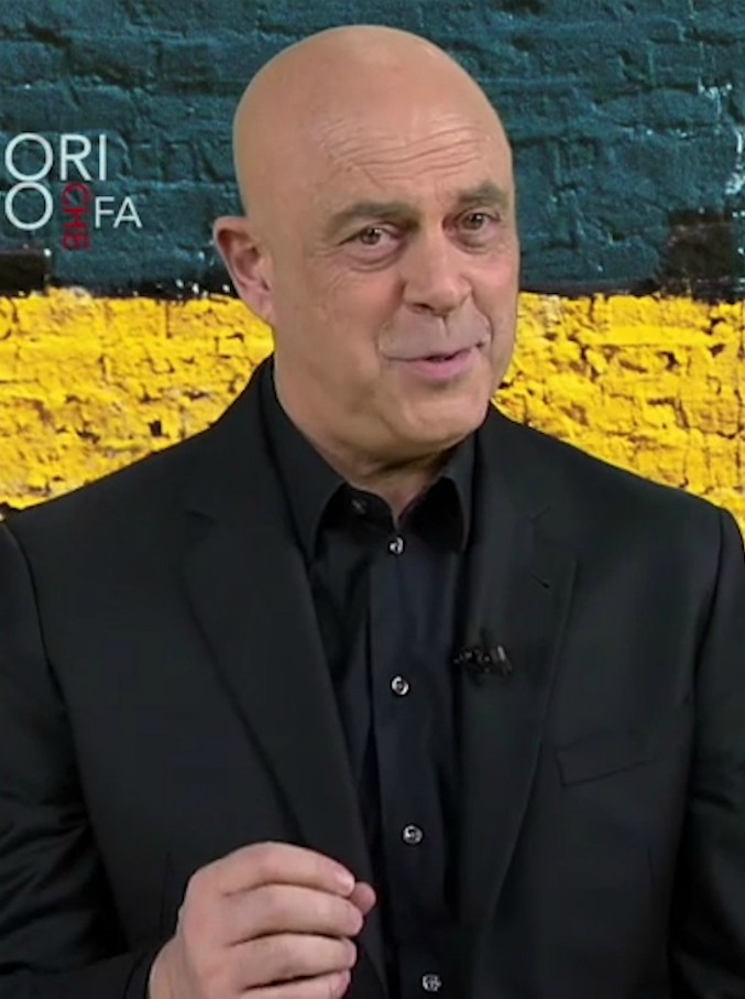 Copertina di Crozza: “Di Maio ha cambiato idea su Gilet gialli dopo servizio di La7. Se Formigli ne fa uno su Salvini, il governo è spacciato”