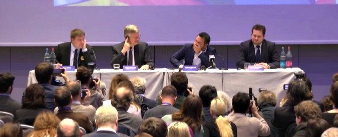 Copertina di Europee, la giornalista chiede dell’assenza di Le Pen e Salvini sbotta: “C…o, l’ho detto sedici volte…”