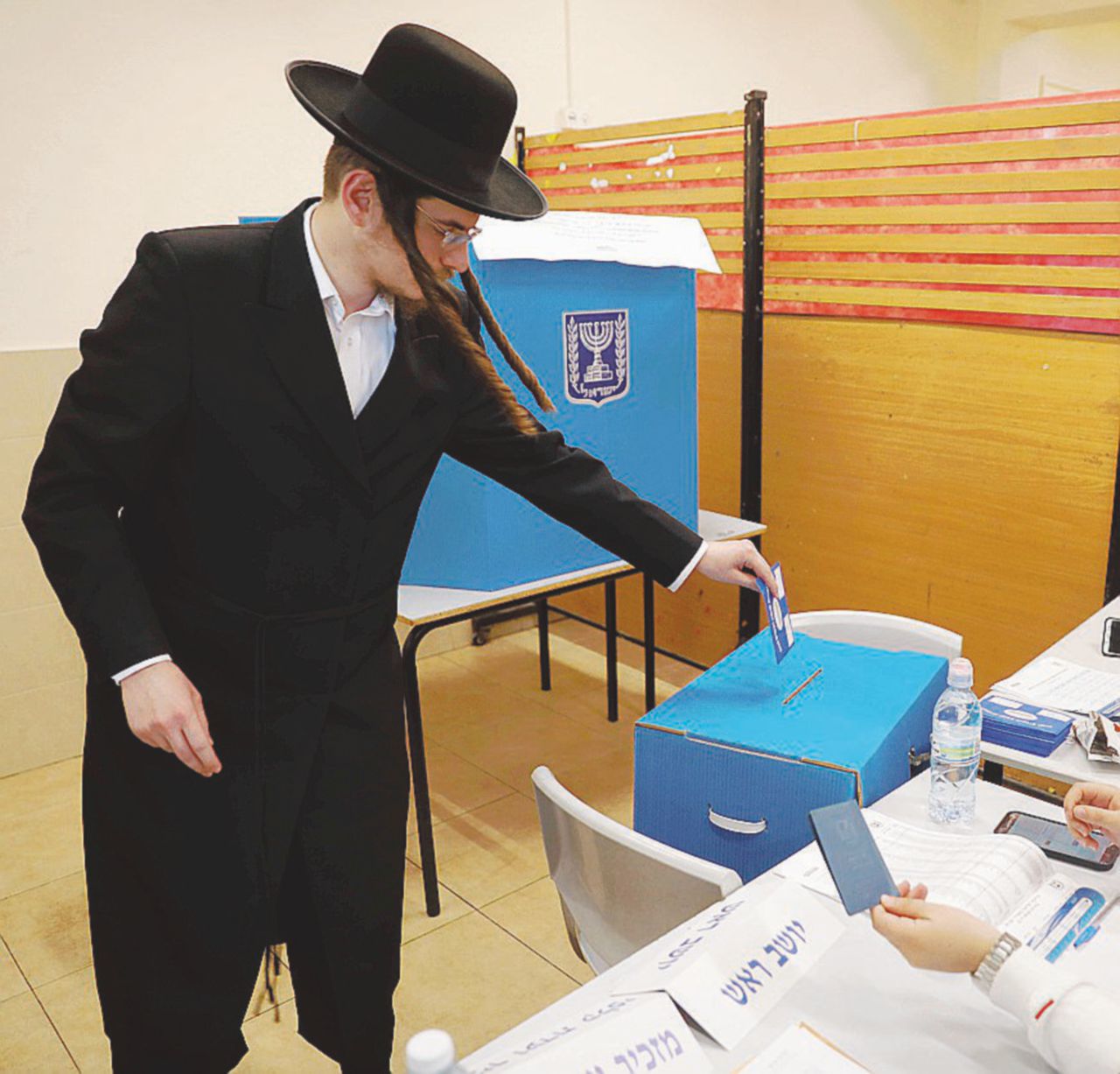 Israele, scrutatori del Likud con telecamere nascoste