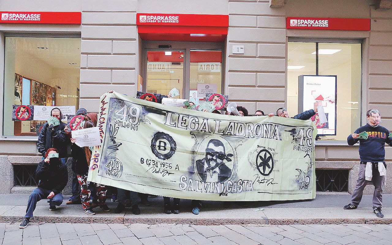 Copertina di I soldi spariti della Lega: i timori dell’ex manager della Sparkasse intercettato in un ristorante