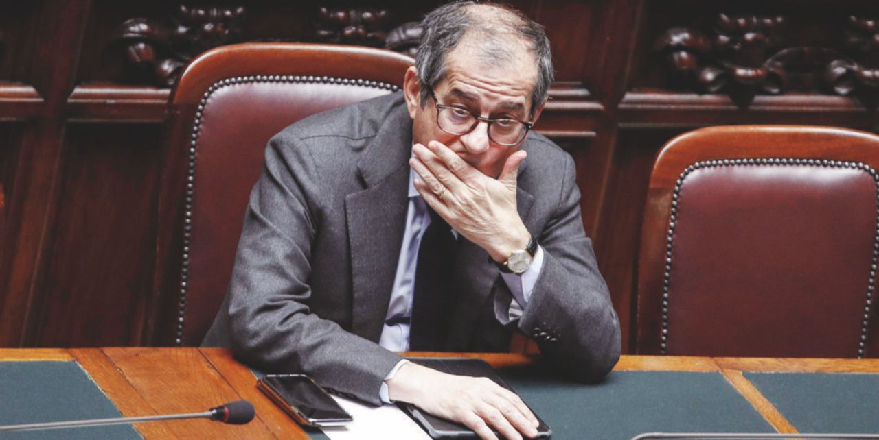 In Edicola sul Fatto Quotidiano del 10 Aprile: Banche e tasse – Spariti i rimborsi ai truffati