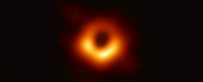 Vedere la prima foto di un buco nero mi ha emozionato. Da oggi la fisica non è più la stessa