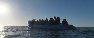 Copertina di Migranti, recuperati altri 38 corpi delle vittime del naufragio al largo delle coste tunisine