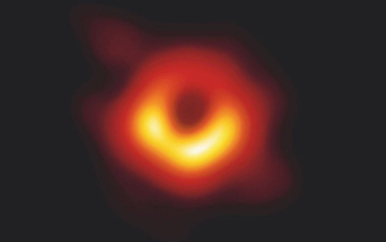 Copertina di “Vi spiego cosa sono i buchi neri (ce n’è uno nella nostra galassia)”