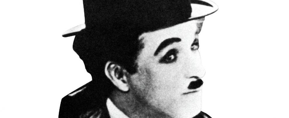 Hotel di lusso e pigiami di seta: Il successo finale di Charlot Hotel di lusso e pigiami di seta: Il successo finale di Charlot
