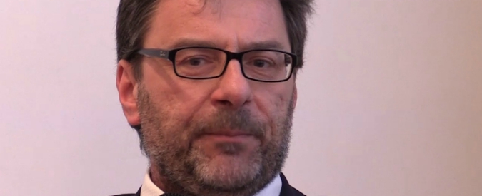 Copertina di Governo, Giorgetti difende il decreto sblocca cantieri e il reddito di cittadinanza: “È una misura che può funzionare”