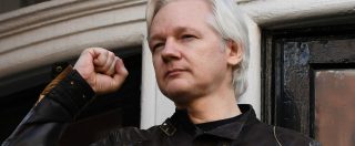 Copertina di Julian Assange, la Procura svedese chiede l’arresto per violenza sessuale. Primo passo per richiesta d’estradizione