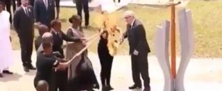 Copertina di Juncker scherza col fuoco e la first lady del Rwanda se la vede davvero brutta. Ecco cosa è successo