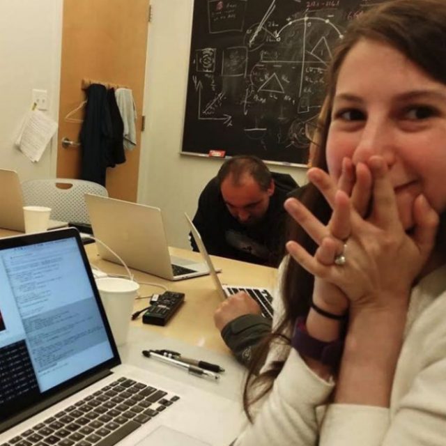 Buco nero, Katie Bouman è la scienziata di 29 anni che ha lavorato all’algoritmo per l’elaborazione della storica immagine: “Sono ancora incredula”