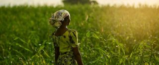 Copertina di Fondi allo sviluppo, Oxfam: “Il governo taglia 860 milioni per i Paesi più poveri. Così è difficile limitare le migrazioni”