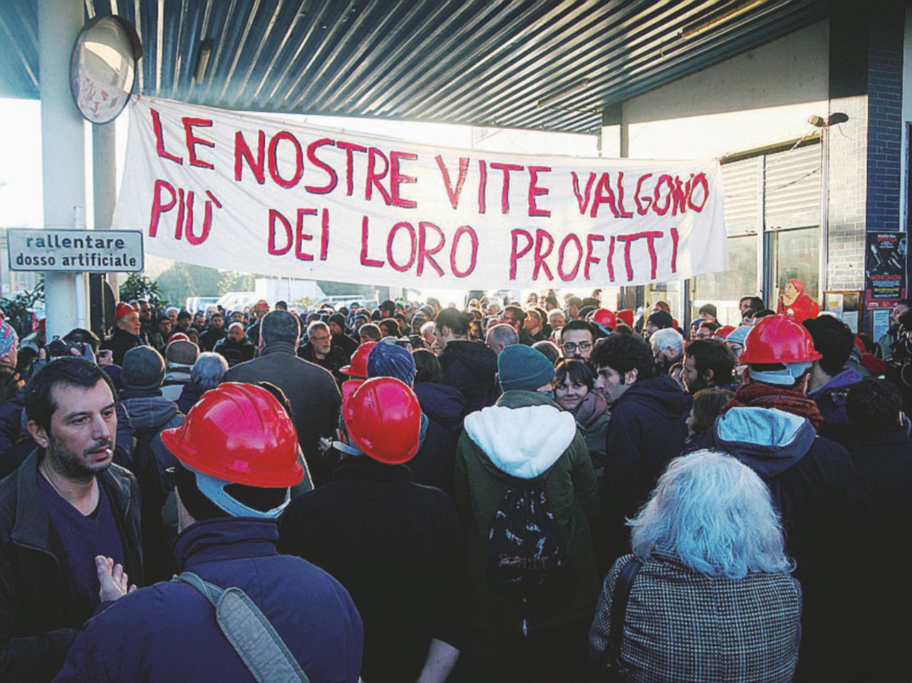 Recuperate - La Rimaflow, fabbrica autogestita dai lavoratori - Ansa Quando i lavoratori in fabbrica fanno da sé