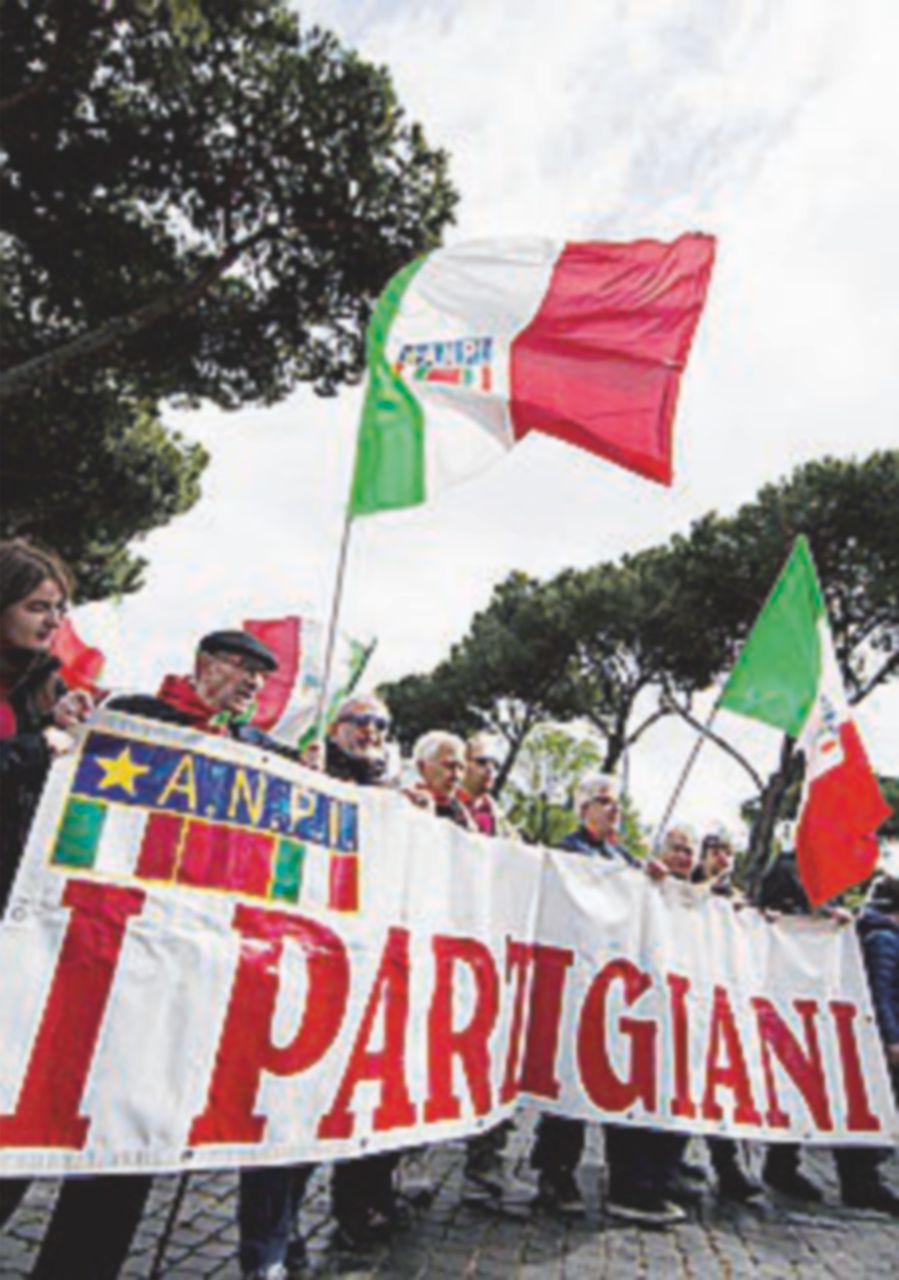 Copertina di Di Maio si smarca sul 25 Aprile: “Ci sarò, sostengo i partigiani”
