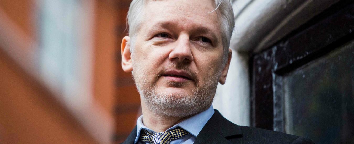 Assange, la Gran Bretagna firma la richiesta di estradizione negli Usa. Ma a decidere sarà il Tribunale