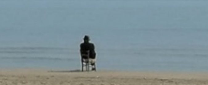 La storia di Pasquale, ex minatore di 92 anni che ogni giorno guida per 60 km per guardare il mare