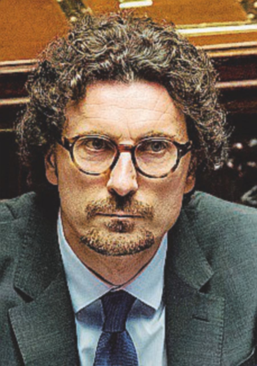 Copertina di Toninelli: “Senza di me Salvini non avrebbe fatto nulla”
