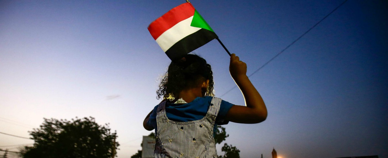 Sudan, vince la piazza: dopo le proteste, si dimette il nuovo leader militare. Non verrà estradato l’ex presidente Bashir