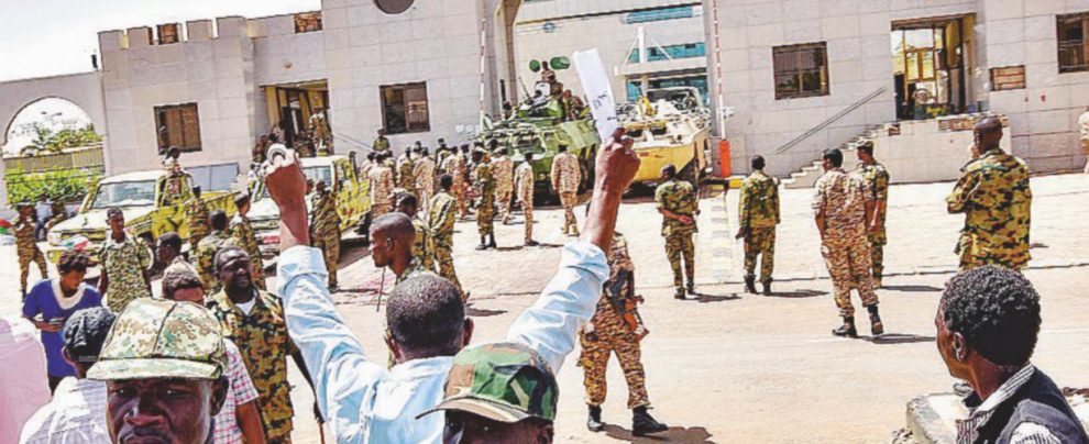 Il golpe non basta - Manifestazioni contro la giunta militare - LaPresse Sudan e il finanziamento italiano al regime morente