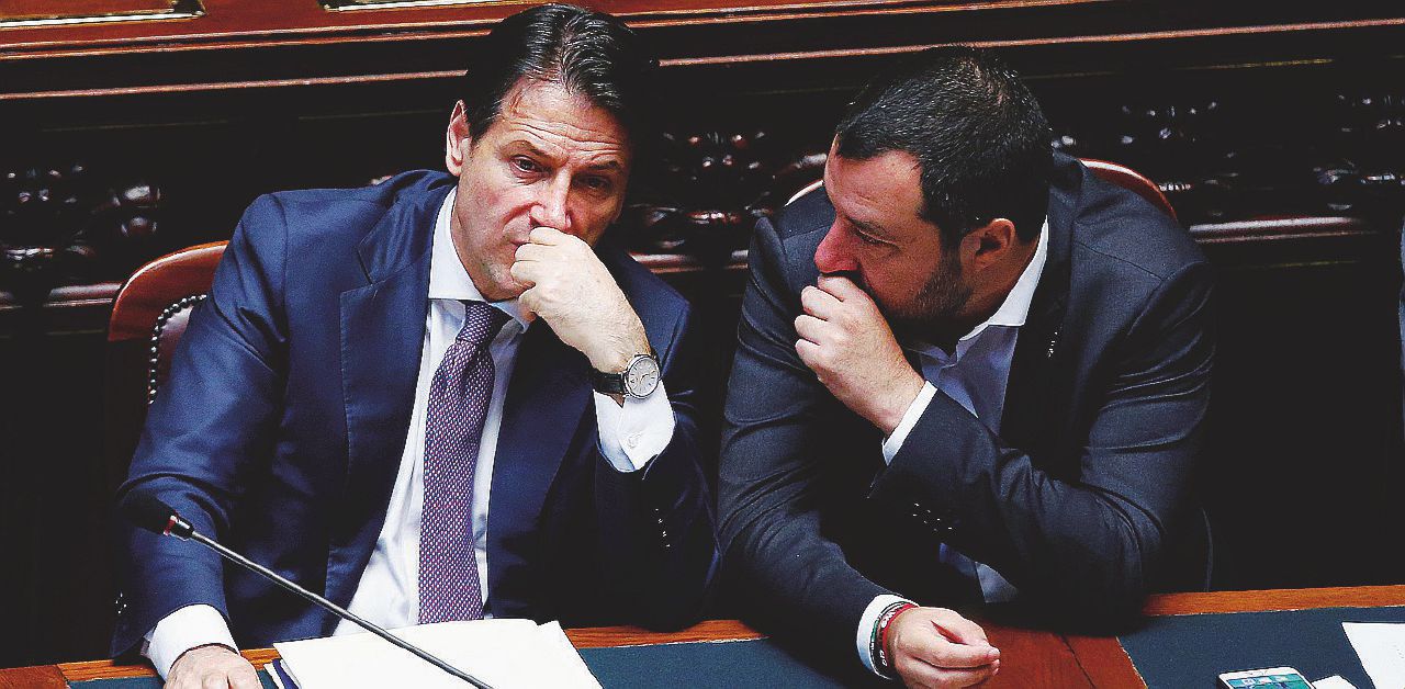 Copertina di Salvini contro Conte: vuole fermare la flat tax