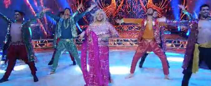 Copertina di Ballando con le stelle, l’esibizione di Mara Venier: ballerina per una notte con un fantastico “Bollywood”