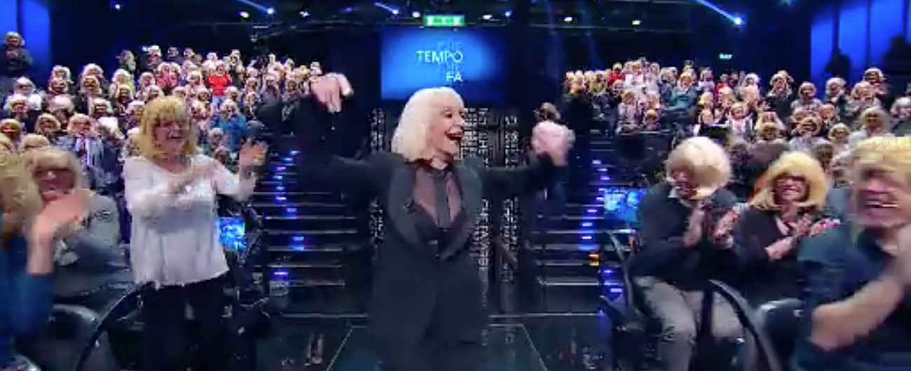 Copertina di Raffaella Carrà ospite di Che tempo che fa, quando entra nello studio il pubblico la accoglie così