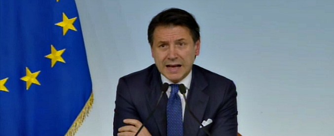 Copertina di Libia, Conte: “Vogliamo un cessate il fuoco immediato, scongiurare crisi umanitaria che sarebbe devastante”