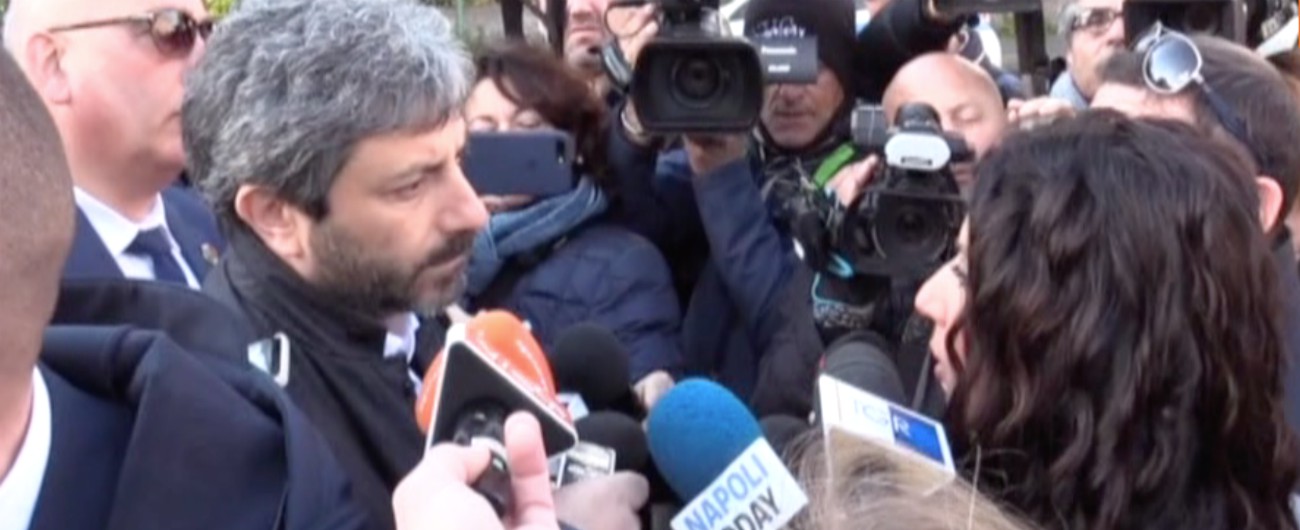 Copertina di Napoli, l’appello della preside a Fico dopo l’omicidio davanti a scuola: “Qui malavita fa da padrona, serve presidio”