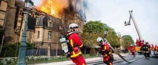 Copertina di Notre-Dame e il ‘coraggio estremo’ dei vigili del fuoco: plauso di Macron e dei colleghi italiani. Le 11 ore di lavoro in 11 foto