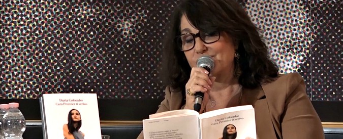 Copertina di Cara premier ti scrivo, il libro di Daria Colombo contro gli stereotipi: “Tra sentimenti e politica, una foto dell’Italia”
