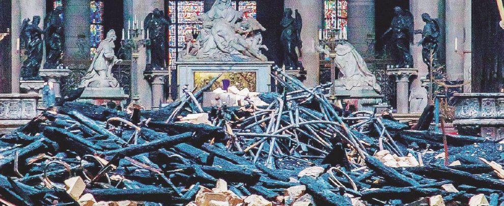 Notre-Dame, il primo allarme è stato ignorato Notre-Dame, il primo allarme è stato ignorato
