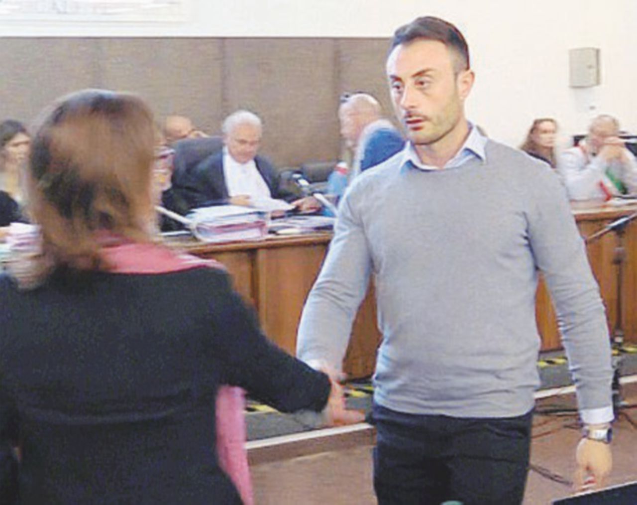 Copertina di “Io muoio, ma a te ti levano  la divisa”. Al processo Cucchi  la frase (forse) detta da Stefano