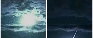 La meteora gigante illumina il cielo ed esplode a contatto con l’atmosfera: “Viaggiava a 122mila km/h”. Le immagini spettacolari