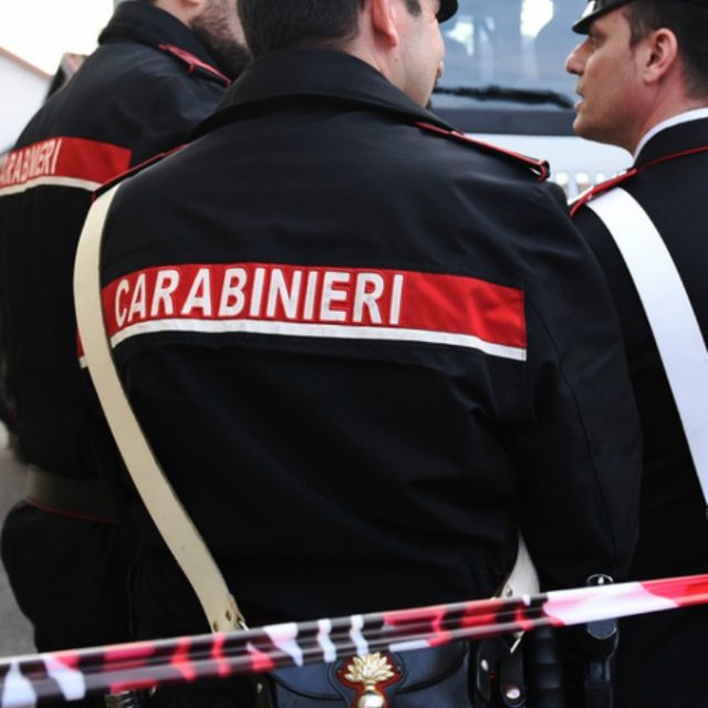 Carabinieri gli chiedono le generalità, lui risponde con un rutto: arrestato