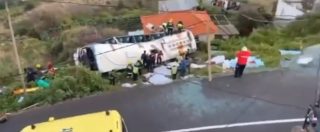 Copertina di Portogallo, bus con 57 turisti a bordo precipita da una scarpata: ventinove morti, diversi feriti. Aperta indagine