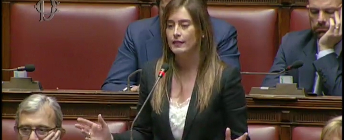 Copertina di Governo, l’ironia di Boschi: “Caro Salvini, vuoi sapere chi ha aumentato le tasse? Fatti un selfie e mostralo agli italiani”