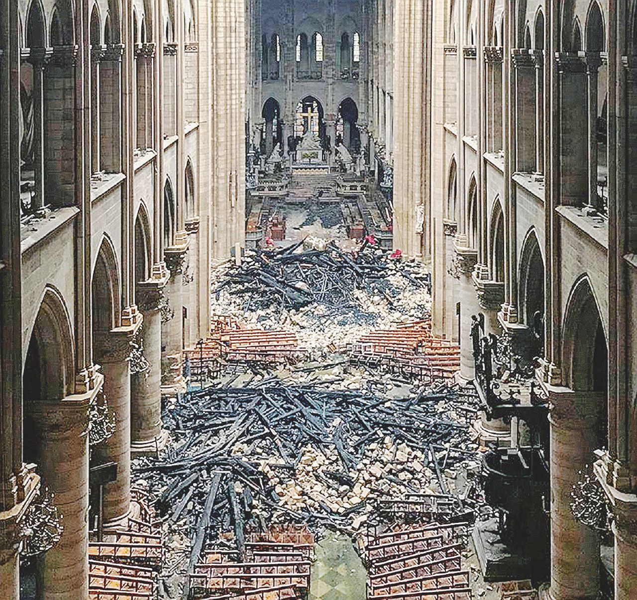 Incendio Di Notre Dame Sotto Accusa Gli Ascensori Montati Per Il Restauro Il Fatto Quotidiano