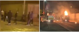 Copertina di Scontri in Irlanda del Nord, bombe carta con la polizia e spari in strada: le persone fuggono urlando. Le immagini