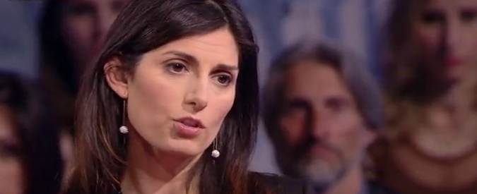 Copertina di Raggi attacca Salvini: “Dimissioni? Invece di cambiare felpe, andasse a lavorare. Al suo posto, sgombero Casapound”