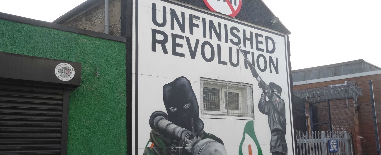 Irlanda del Nord, scontri a Creggan (Derry) fanno rivivere il Bloody Sunday. “Da qui partì il corteo del 1972”