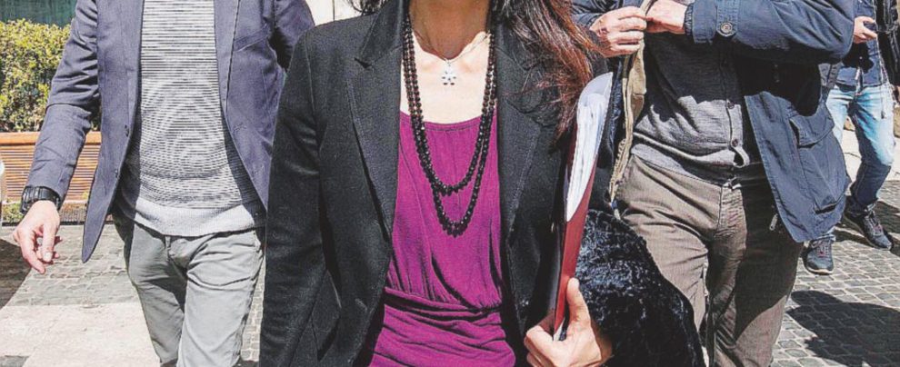 Alla guida - Virginia Raggi, 40 anni, eletta nel giugno del 2016 Il conto da 18 milioni. Così è nata la guerra che fa tremare l’Ama