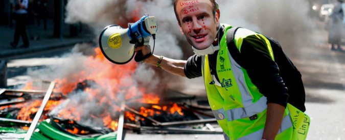 Copertina di Parigi, gilet gialli in azione per il 23° sabato consecutivo: scontri con la polizia, 140 fermati, 14mila controlli