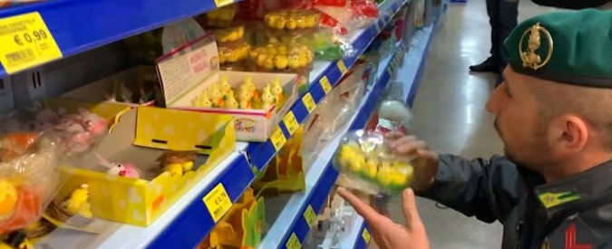 Copertina di Pasqua, dagli ovetti ai caricabatterie, maxisequestro della Guardia di Finanza a Roma: “9 milioni di articoli pericolosi”